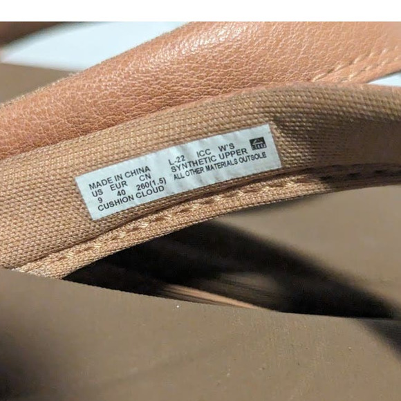 Reef Women's Tan Flip Flops - Picture 5 of 6